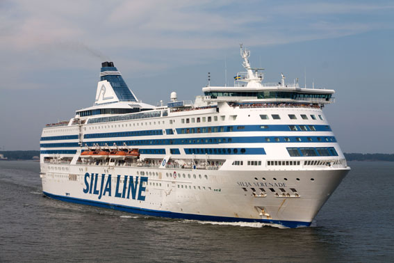 Silja Serenade ska tillsammans med Silja Symphony gå igenom en omfattande förnyelse. Foto: Tallink Silja.