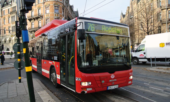 Keolisbuss i Stockholm. Hur sömnig är föraren? Foto: Ulo Maasing.