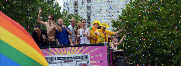 Berlin är en av världens ledande evenemangsstäder med hundratals evenemang och kongresser varje dag. Stadens prideparad, Christopher Street Day Parade, äger rum på midsommarafton med över en halv miljon deltagare i paraden. Foto: Ulo Maasing.