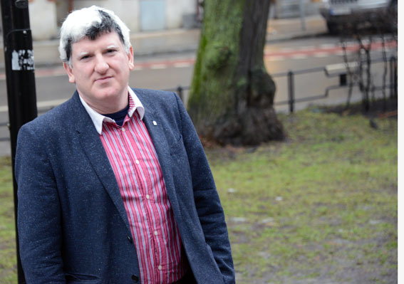 Johan Ekman gillar vin och bussresor. Men är frustrerad över dagens turistbussar. Foto: Ulo Maasing.