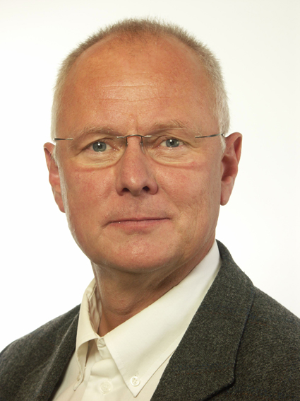 …Finn Bengtsson (M) kräver hårdare tag mot smuggelbussarna. Foto: Riksdagen.