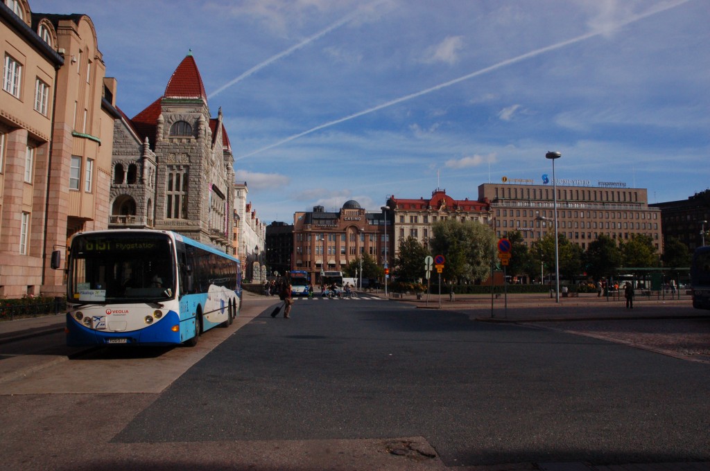 En Veoliabuss i Helsingfors. Men hur blir det i framtiden? Foto: Ralf Roletschek /Wikimedia Commons.