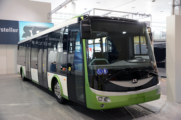 Udda elfågel: Den tjeckiska busstillverkaren SOR visar en batteridriven stadsbuss. Foto: Ulo Maasing.