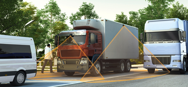 Med hjälp av externa, högt monterade kameror kan alla döda vinklar runt lastbilen eller bussen elimineras. Bild: Continental.