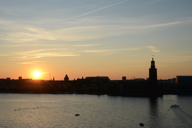 Solnedgång över Riddarfjärden och Kungsholmen i Stockholm. Stockholm satte i fjol nytt rekord när det gäller turismen. Foto: Ulo Maasing.