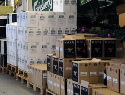 Smuggling av alkohol sker i stor skala med buss från tyska stormarknader till Sverige. Arkivbild: Ulo Maasing.