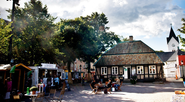 Stortorget i Ängelholm. Staden blir skånsk pilotstad för eldriven stadsbusstrafik. Foto: Anders Clark.