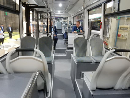 Plats finns för 25 sittande och 25 stående passagerare plus en rullstol. Foto: Ulo Maasing.