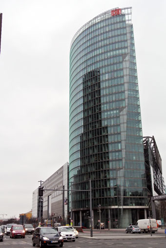 Deutsche Bahns högkvarter vid Potsdamer Platz i Berlin. Foto: Ulo Maasing.