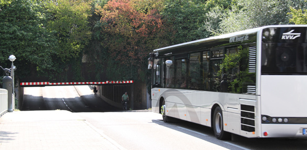 Låg viadukt tvingar fram lägre bussar men med högre inre takhöjd. Foto: Solaris.