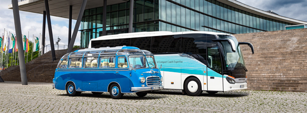 Kompakta Setror, förr och nu. Setra S 6 var den första kompakta turistbussen från Setra, S 511 HD är den senaste. Foto: Daimler buses.
