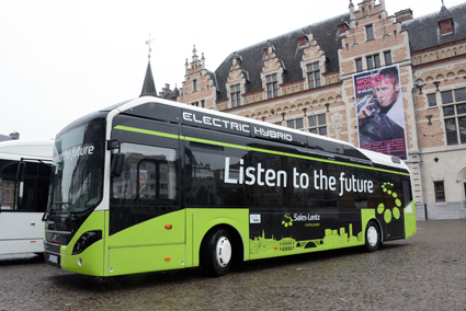 En av de Volvo Electric Hybrid som ska gå i trafik i Luxemburg där ABB etablerar de första laddstationerna för reguljär trafik. Foto: Ulo Maasing.