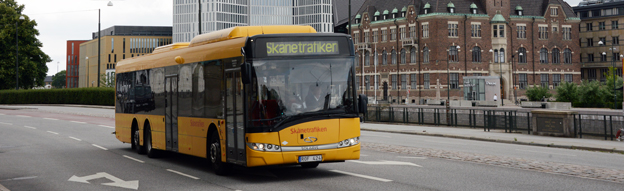 Från den 19 oktober ska även unga föräldrar fritt få ta med sig två barn under sju år på Skånetrafikens bussar och tåg. Foto: Ulo Maasing.