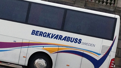 Flyktingar ger Bergkvarabuss klirr i kassan. Foto: Ulo Maasing.