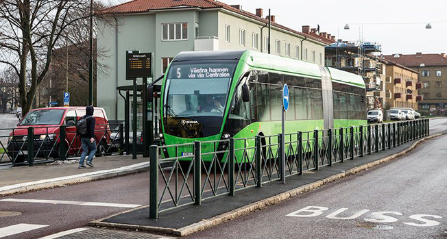 De dubbelledade Van Hoolbussarna på MalmöExpressen har fått sällskap av 18,7 meter långa Van Hool ExquiCity. Foto: Scania.