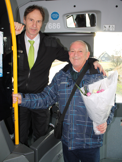Den 29 december satte resandet med stadsbuss i Falkenberg nytt rekord. 500 000 resor har gjorts med stadsbussarna hittills under 2015. Eric Lager blev den resenär som steg på bussen för att göra den 500 000:e resan med stadsbuss i Falkenberg i år. Han uppvaktades med blommor och presentkort från Hallandstrafiken.