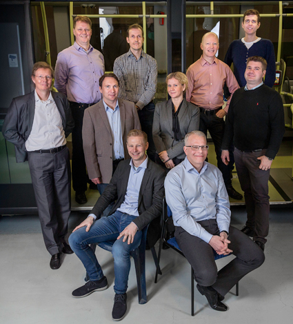 Fredrika Berndtsson, Andreas Gillström, Ove Hjortsberg, Erik Lauri, John Lord och Mattias Åsbogård från Volvo Group Trucks Technology och Mats Andersson, Roger Andersson, Edward Jobson, Patrik Pettersson och Martin Sanne, från Volvo Bussar. Foto: Volvo.