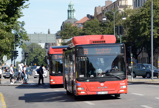 Tätare turer och snabbare resor står högt på önskelistan bland dem som reser med kollektivtrafiken i Stockholms län. Foto: Ulo Maasing.