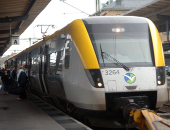 Trots problem med punktligheten tvingar Västtrafik från i sommar pendlare mellan Uddevalla och Göteborg att åka tåg. Bussarna försvinner nästan helt. Foto: Ulo Maasing.
