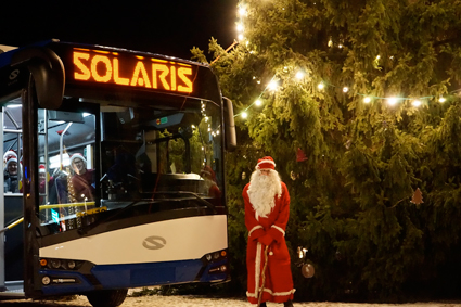 Tomten kom med elbuss till Tammerfors. Foto: Solaris.