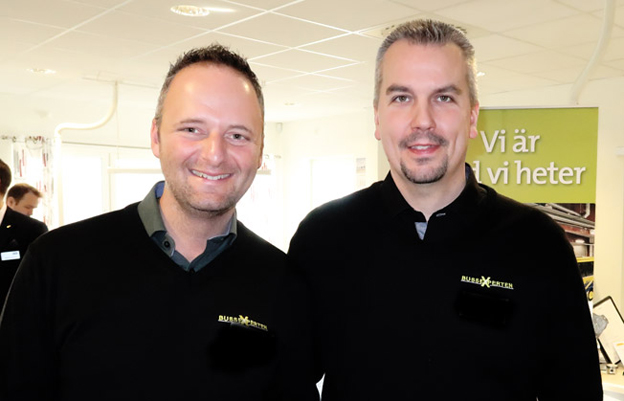 Erik Hult,här till vänster, har lämnat över vd-posten i BussExperten till Fredrik Nilsson. Foto: Ulo Maasing.