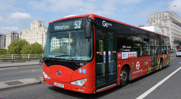 En av de batteribussar som trafikerar linje 521 i London. Förra året blev två busslinjer i London helt elektriska. Foto: Ulo Maasing.