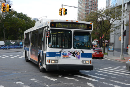Företrädare för kollektivtrafik med buss i USA ber Donald Trump om miljarder och lovar 100 000 nya jobb. Foto: Ulo Maasing.