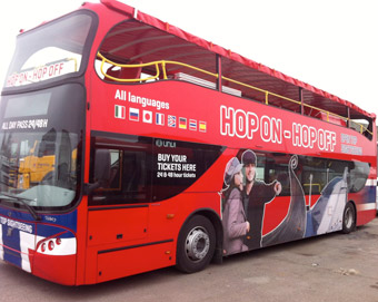 En av strömmas sightseeingbussar i Norge. Foto: Strömma.