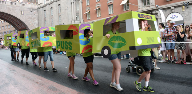 Nobina engagerar sig för femte året i rad i Stockholm Pride. I fjol deltog man i paraden med bland annat den här stadspussen. I år satsar man på höjden… Foto: Ulo Maasing.