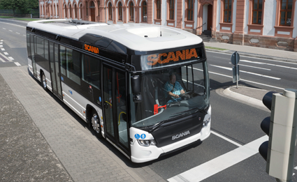 Scania Citywide LE Hybrid är en av de bussar som nominerats till årets hållbarhetspris. Foto: Roger Wink.