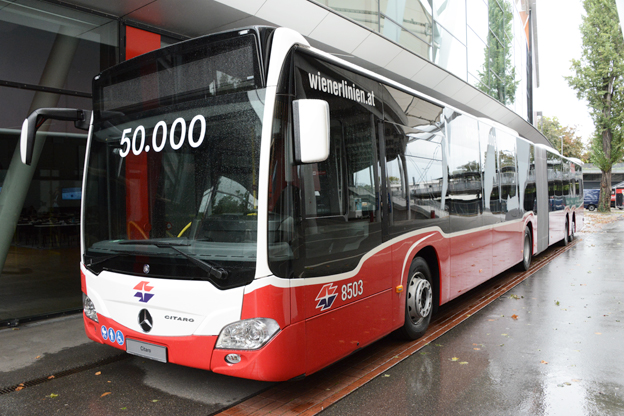 Under det tredje kvartalet lervererade Daimler Buses bland annat sin 50 000:e Mercedes-Benz Citaro, en CapaCity till Wiener Linien. Foto: Ulo Maasing.